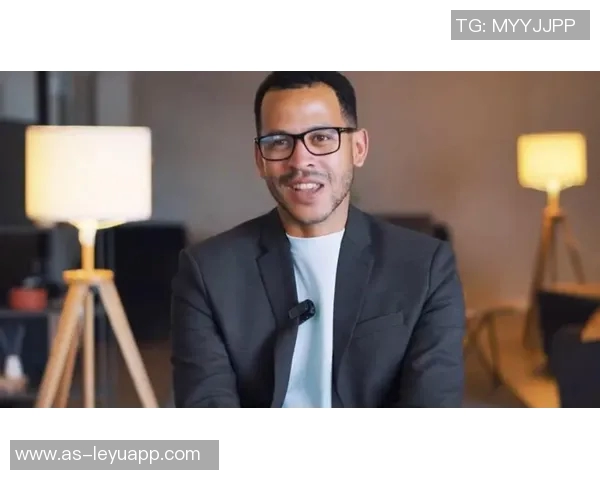 前切尔西球员盛赞罗塞尼尔希望他在足球事业中取得成功 前切尔西球员盛赞罗塞尼尔希望他在足球事业中取得成功