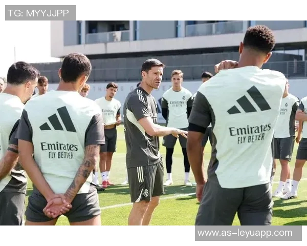 皇马全力备战莱万特吕迪格罗德里戈室内训练米利唐阿诺德积极恢复状态 皇马全力备战莱万特吕迪格罗德里戈室内训练米利唐阿诺德积极恢复状态